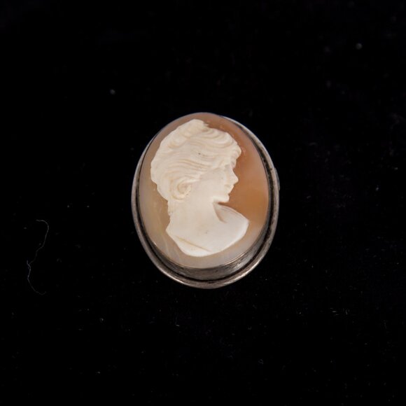 SOLD Vintage Angel Skin Coral Cameo Brooch Pendant in Silver Setting - Picture 2 of 6